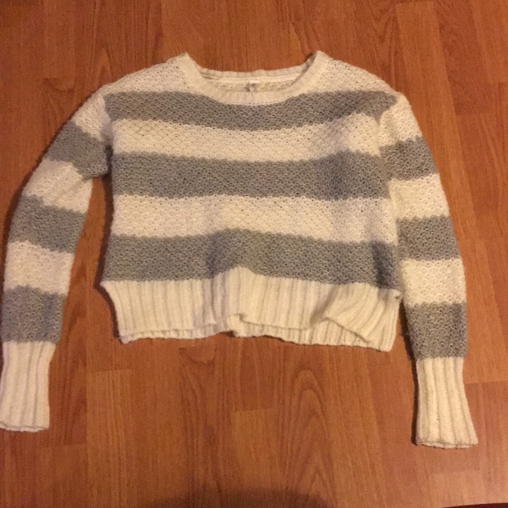 Cropped grey and white sweater